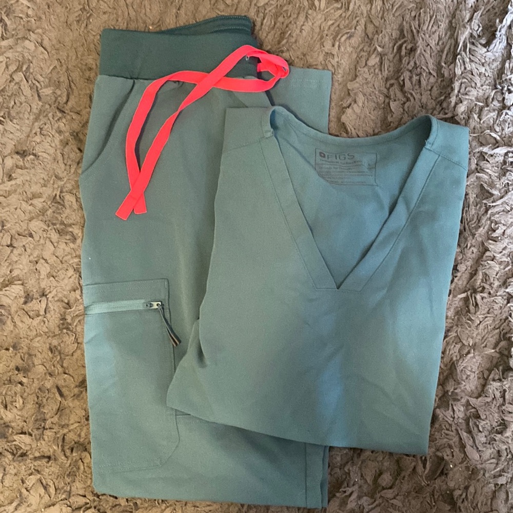 FIGS, hydrogreen S Casma 3-pocket top + S yola bottoms, gently used